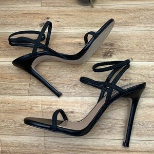 Steve Madden
Nectur Heeled Sandal sz 6.5